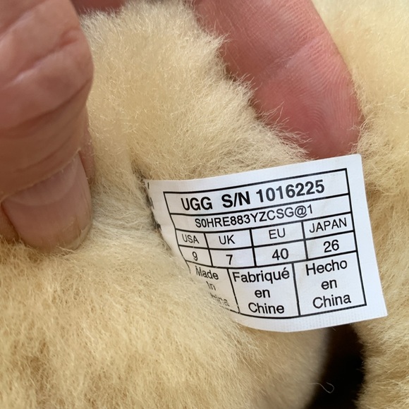 Great pair of UGGS Boots size 9 fur fluffy!! - Picture 3 of 7